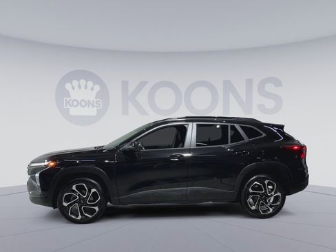 Used 2025 Chevrolet Trax RS w/ Sunroof Package image 8