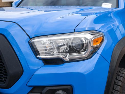 Used 2021 Toyota Tacoma TRD Off-Road image 14