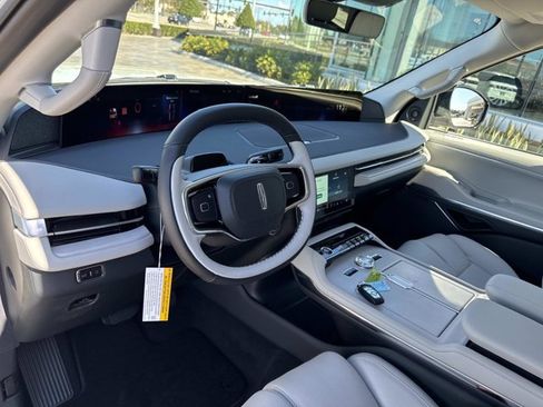 New 2026 Lincoln Navigator L Reserve AWD/4WD image 13