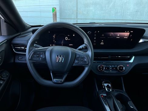 Used 2025 Buick Envista Preferred image 13