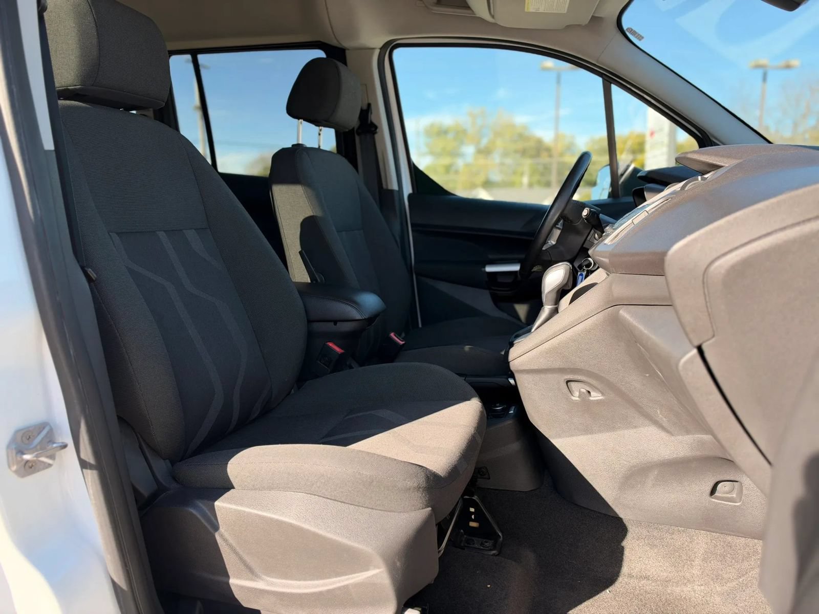 Used 2017 Ford Transit Connect XLT FWD image 12