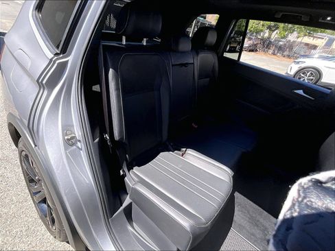 Certified 2023 Volkswagen Tiguan SE R-Line AWD/4WD image 26
