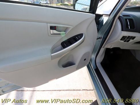 Used 2014 Toyota Prius Four w/ Solar Roof Package image 12
