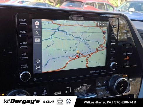 Used 2020 Toyota Highlander XLE image 19