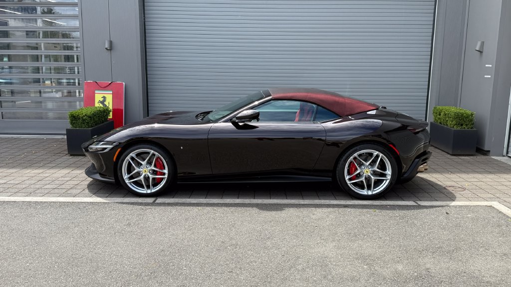 Used 2026 Ferrari Roma Spider RWD image 21