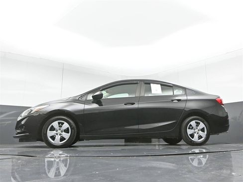 Used 2018 Chevrolet Cruze LS FWD image 36