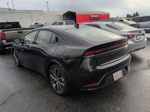 Used 2024 Toyota Prius XLE image 6