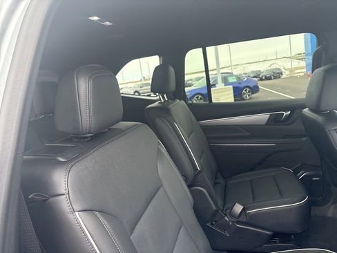 Used 2025 Buick Enclave Preferred image 19