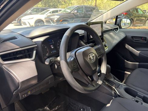 Used 2025 Toyota Corolla LE FWD image 27