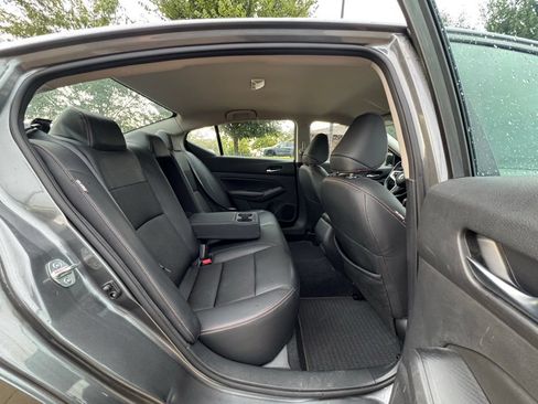 Used 2022 Nissan Altima 2.5 SR FWD image 13