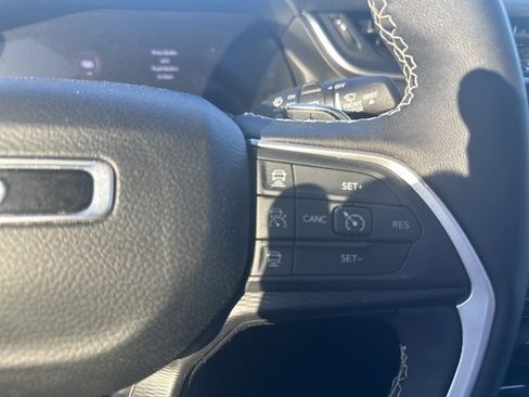 Used 2024 Jeep Grand Cherokee Altitude image 12