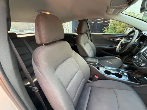 Used 2018 Chevrolet Malibu LT FWD image 39