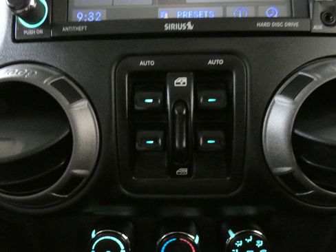 Used 2018 Jeep Wrangler Unlimited Sport S AWD/4WD image 14