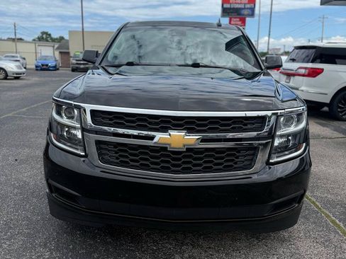 Used 2018 Chevrolet Suburban LT RWD image 2