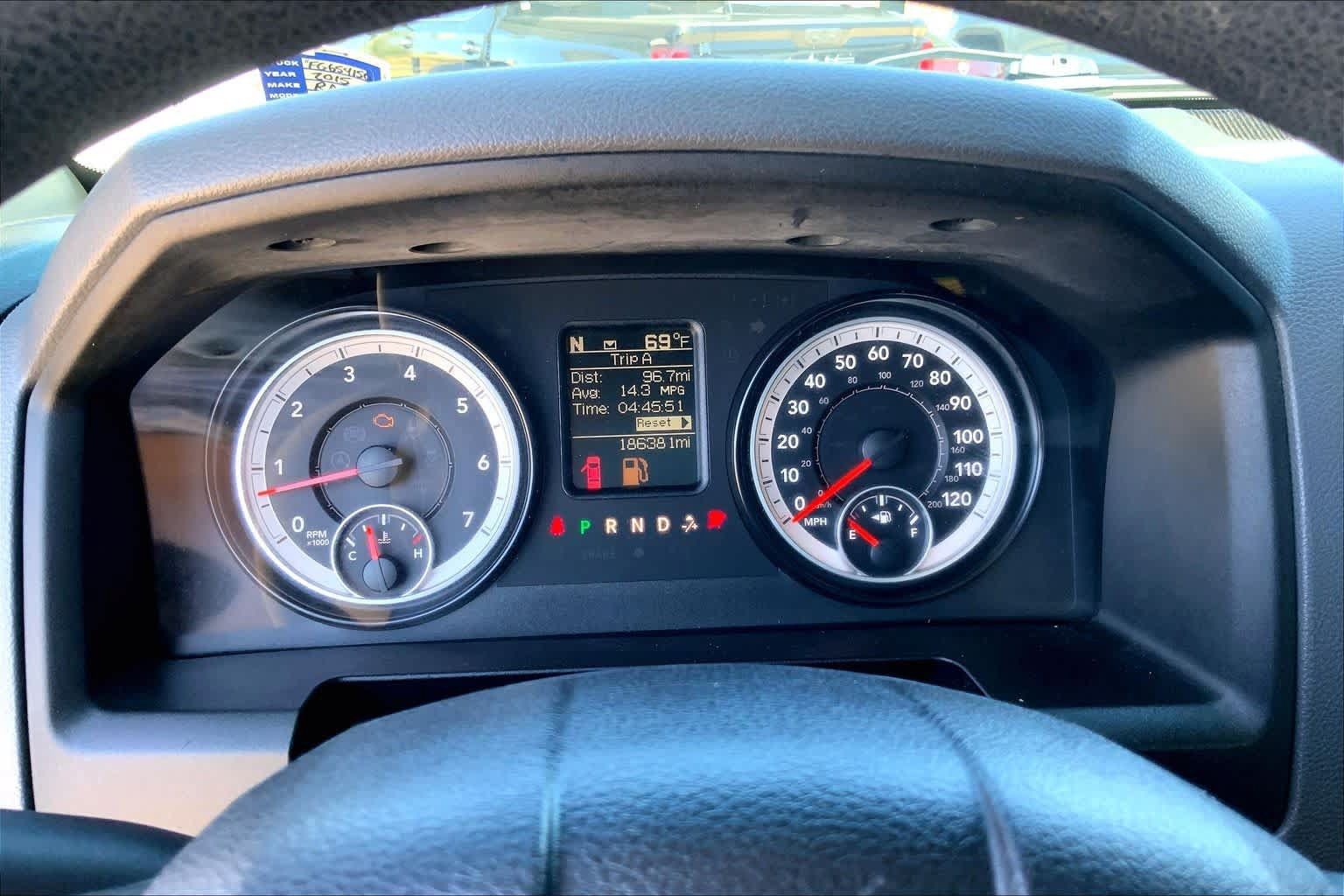 Used 2015 RAM 1500 Express RWD image 23