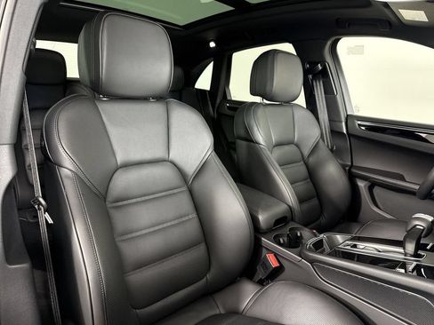 Certified 2026 Porsche Macan AWD/4WD image 23