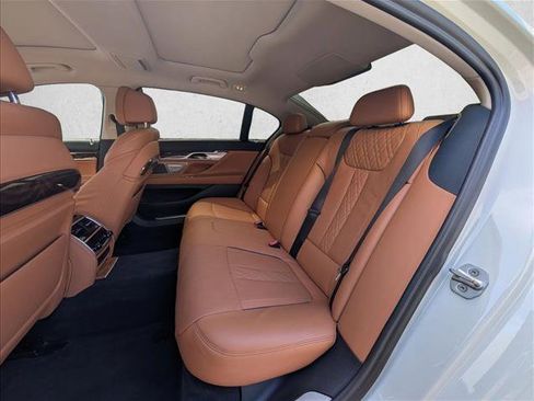 Certified 2022 BMW 750i xDrive w/ Executive Package AWD/4WD image 20