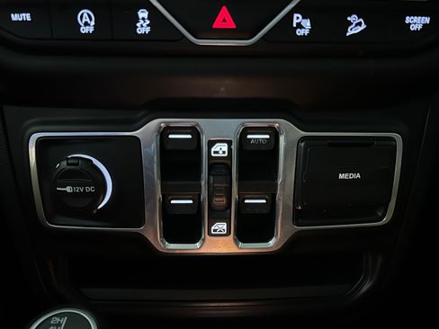 Used 2018 Jeep Wrangler Unlimited Sport S image 11