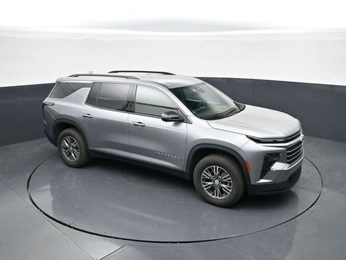 Used 2024 Chevrolet Traverse LT FWD image 26