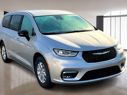 New 2026 Chrysler Pacifica Select