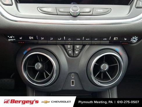 Used 2023 Chevrolet Blazer LT FWD image 19
