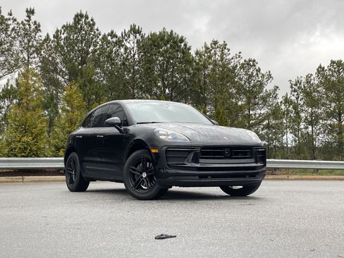 Used 2023 Porsche Macan image 2