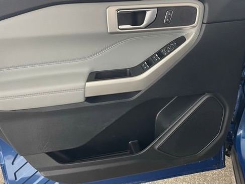 Used 2022 Ford Explorer XLT w/ Equipment Group 202A image 34
