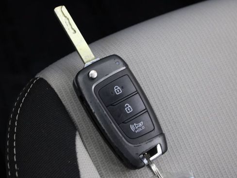 Certified 2022 Hyundai Venue SEL FWD image 30