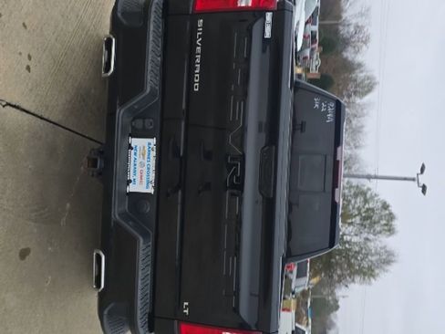 Used 2022 Chevrolet Silverado 1500 LT Trail Boss w/ Convenience Package II image 6