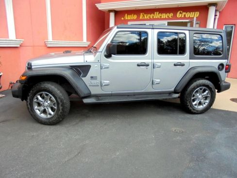 Used 2020 Jeep Wrangler Unlimited Sport image 4