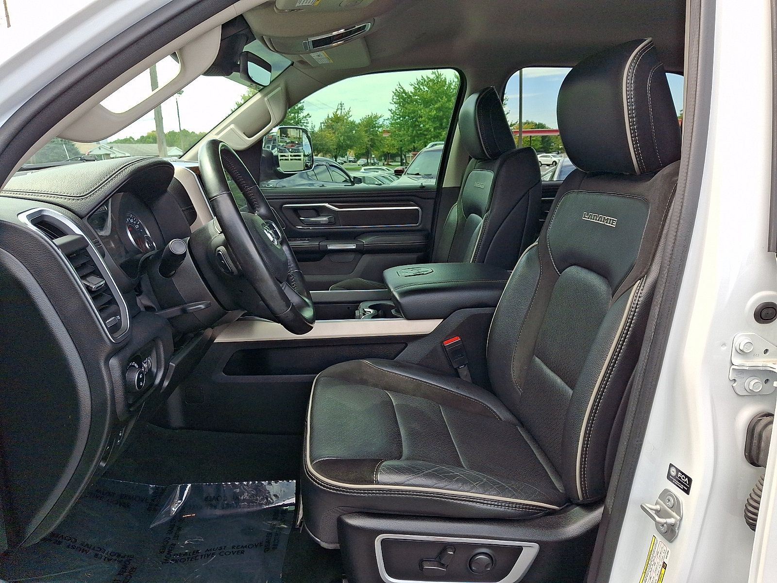 Used 2022 RAM 1500 Laramie AWD/4WD image 13
