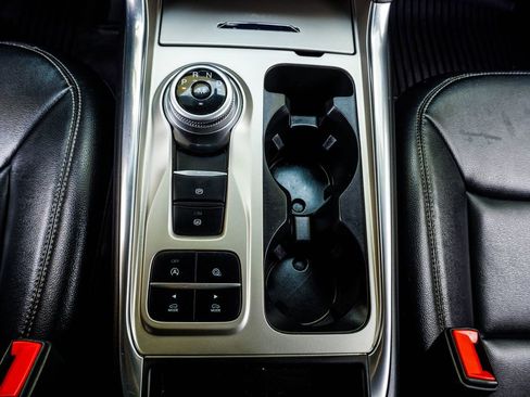 Used 2020 Ford Explorer XLT w/ Equipment Group 202A image 21