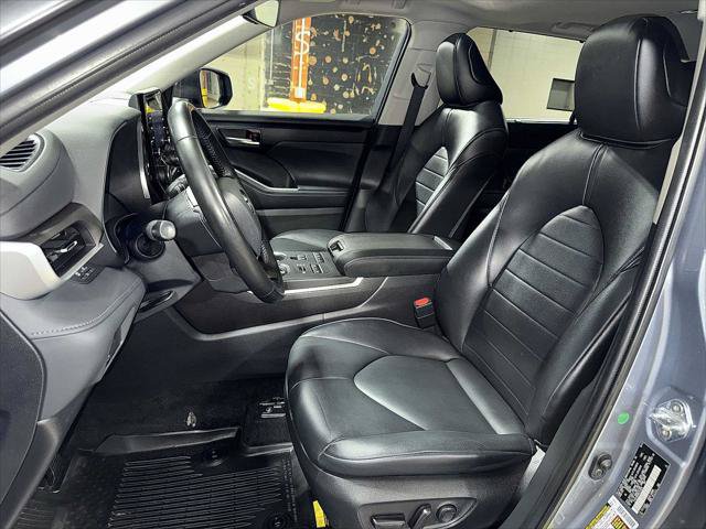 Certified 2022 Toyota Highlander XLE AWD/4WD image 15