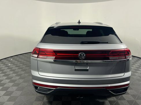 Used 2025 Volkswagen Atlas Cross Sport SE FWD image 4