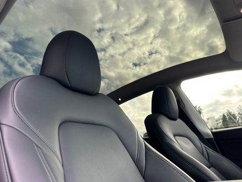 Used 2023 Tesla Model Y Long Range image 17