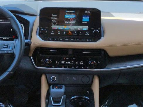 Certified 2023 Nissan Rogue Platinum w/ Platinum Premium Package AWD/4WD image 18