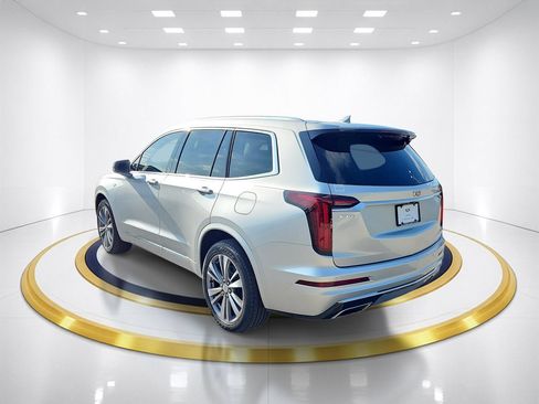 Used 2020 Cadillac XT6 Premium Luxury w/ LPO, Floor Liner Package AWD/4WD image 7