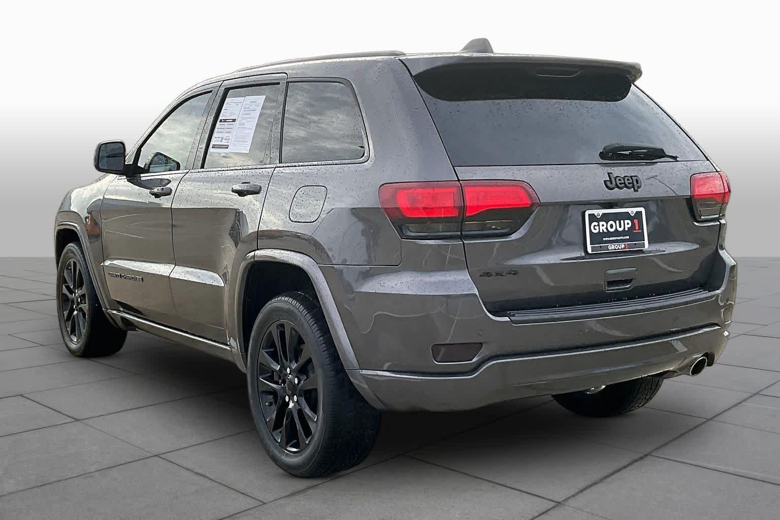 Used 2019 Jeep Grand Cherokee Altitude AWD/4WD image 11