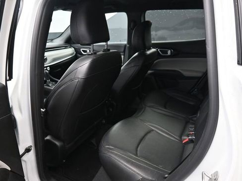 Used 2025 Jeep Compass Limited image 14