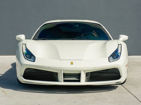 Used 2019 Ferrari 488 GTB image 4