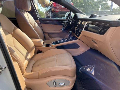 Used 2022 Porsche Macan AWD/4WD image 16