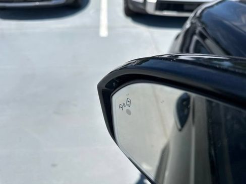 Used 2016 Lincoln MKX Reserve w/ Technology Package FWD image 4