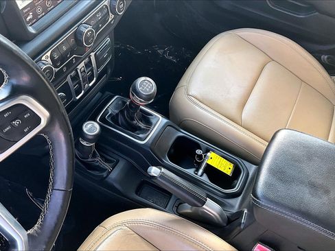 Used 2018 Jeep Wrangler Unlimited Sahara AWD/4WD image 12