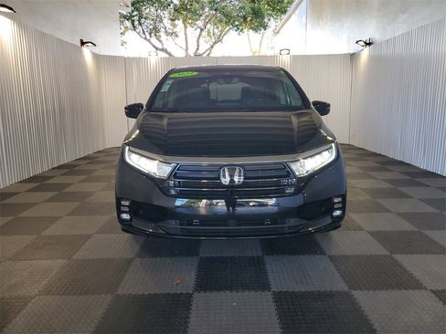 Used 2023 Honda Odyssey Touring image 2