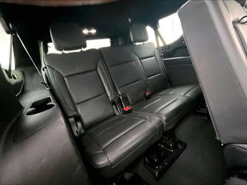 Used 2024 Chevrolet Suburban LT image 28