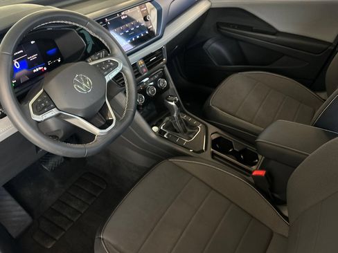 Used 2023 Volkswagen Taos SE w/ Panoramic Sunroof Package FWD image 10