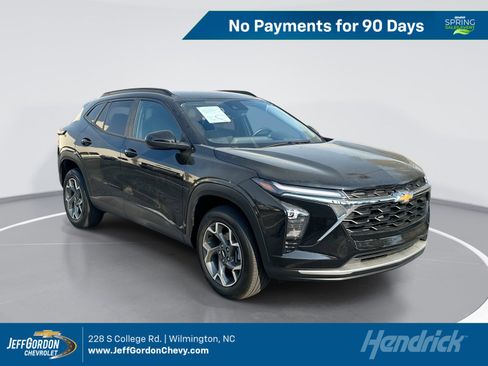 Used 2025 Chevrolet Trax LT w/ LT Convenience Package image 1