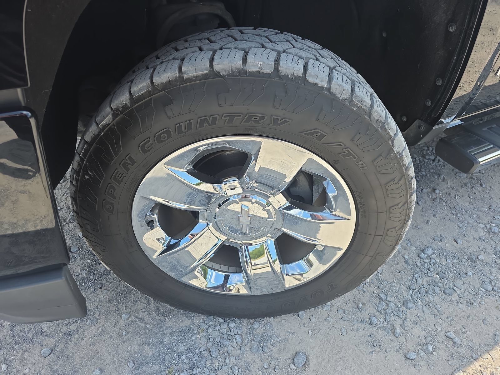 Used 2018 Chevrolet Silverado 1500 LTZ Z71 w/ LTZ Plus Package AWD/4WD image 13