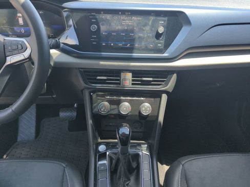 Used 2023 Volkswagen Taos SE w/ Panoramic Sunroof Package FWD image 25