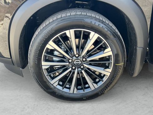 New 2026 Nissan Pathfinder Platinum image 23